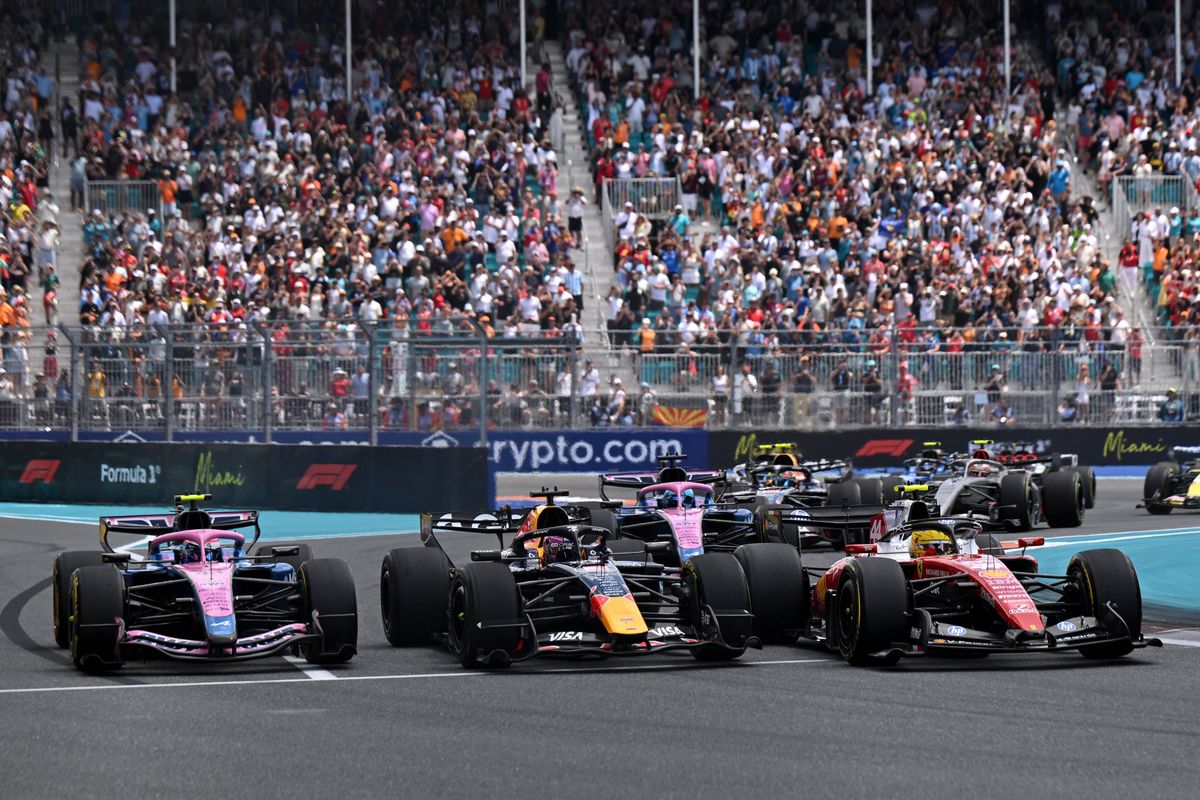 Verstappen doet elders alarmbellen afgaan: "Ik zou me zorgen maken"
