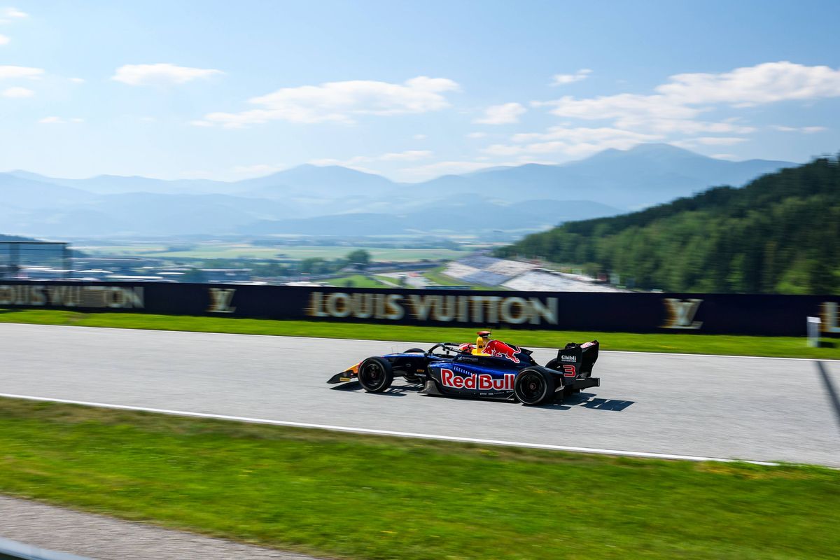 F2 & F3 in Oostenrijk | Red Bull-talent scoort eerste overwinning in Formule 3