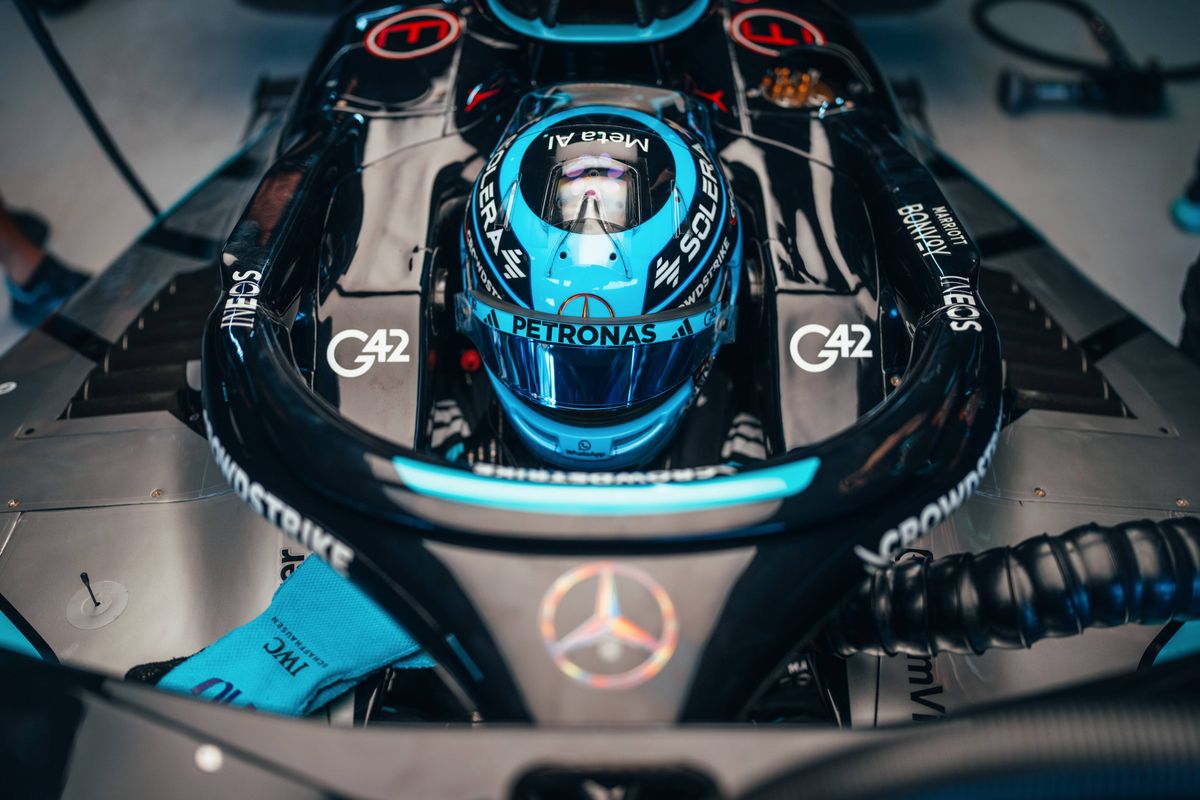 Verstappen met moeizame start, Russell profiteert van afwezigheid Antonelli