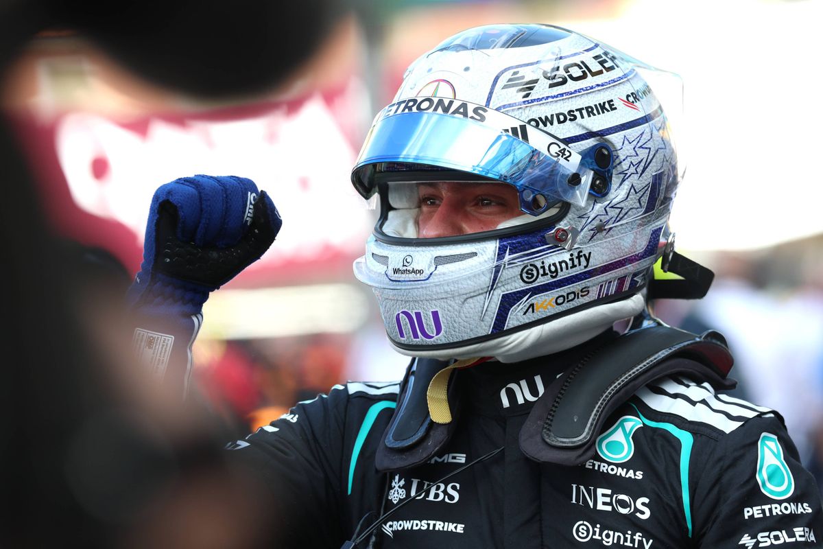 Antonelli wint bij totale chaos, Verstappen valt uit, terwijl Mercedes blundert met Russell