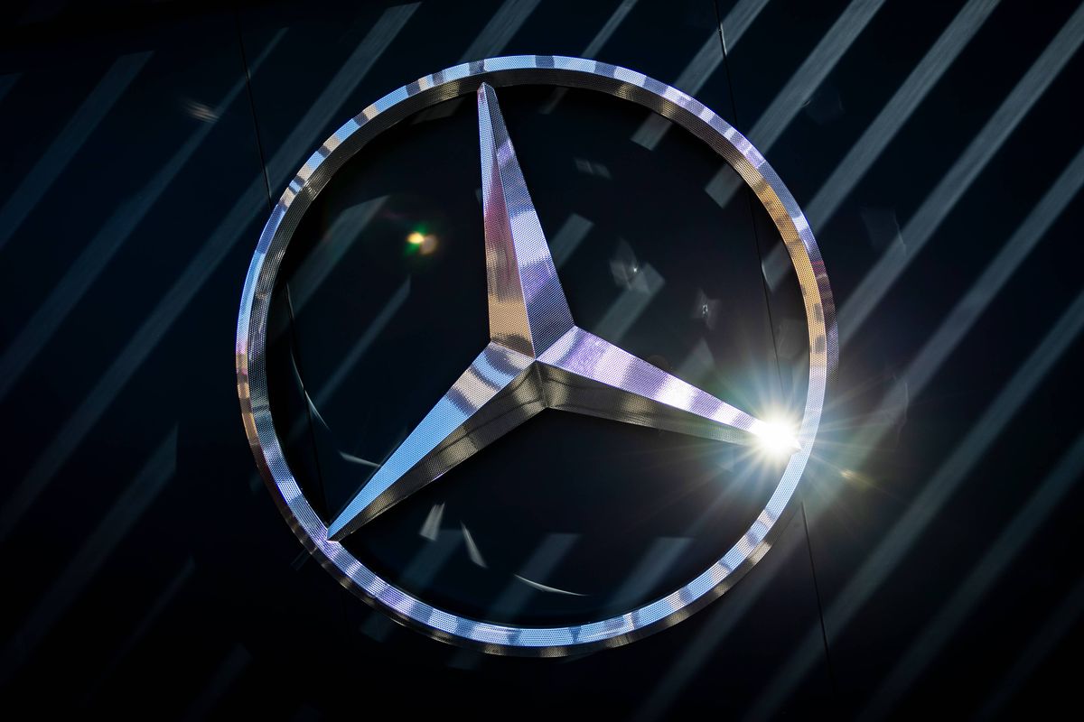 Coulthard vestigt de aandacht op dubieuze actie van Mercedes: "Kost Verstappen tijd"