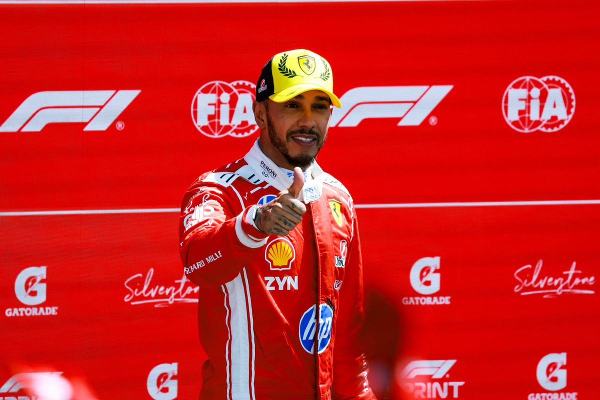 Hamilton weigert aan wereldtitel te denken: "Ik kijk niet tien races vooruit"