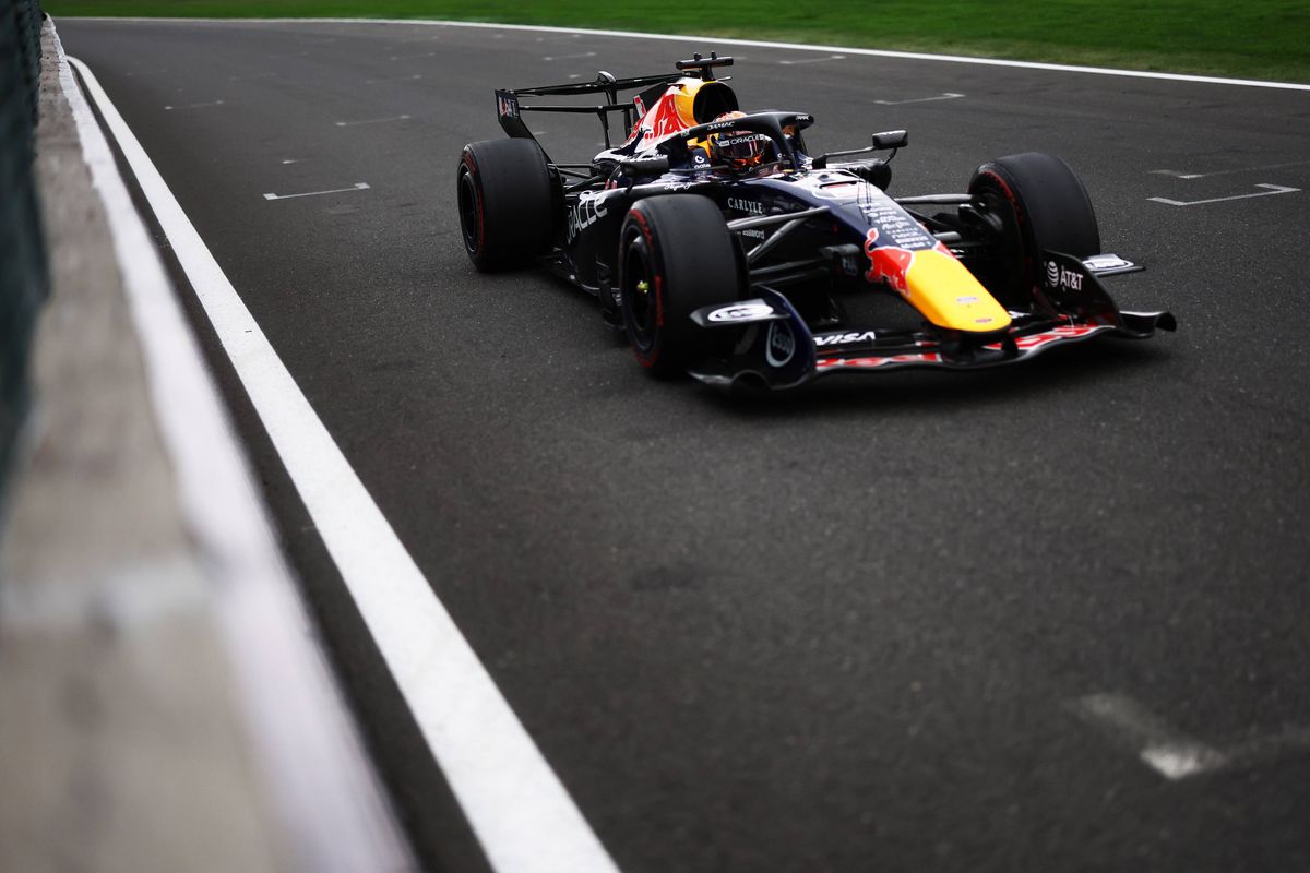 Long runs | Verstappen in kansrijke positie, twee topteams in de problemen