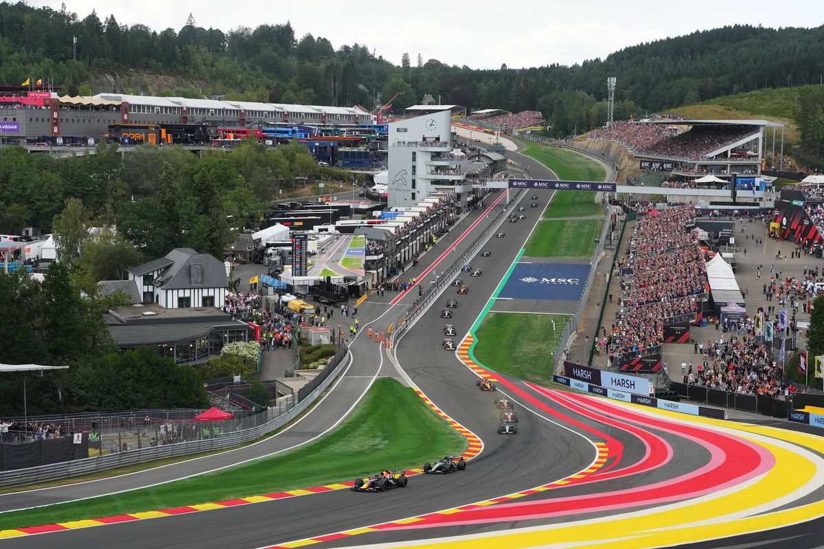 Oud-coureur keek naar F1-onwaardig schouwspel: "Ik sta volledig achter Verstappen!"