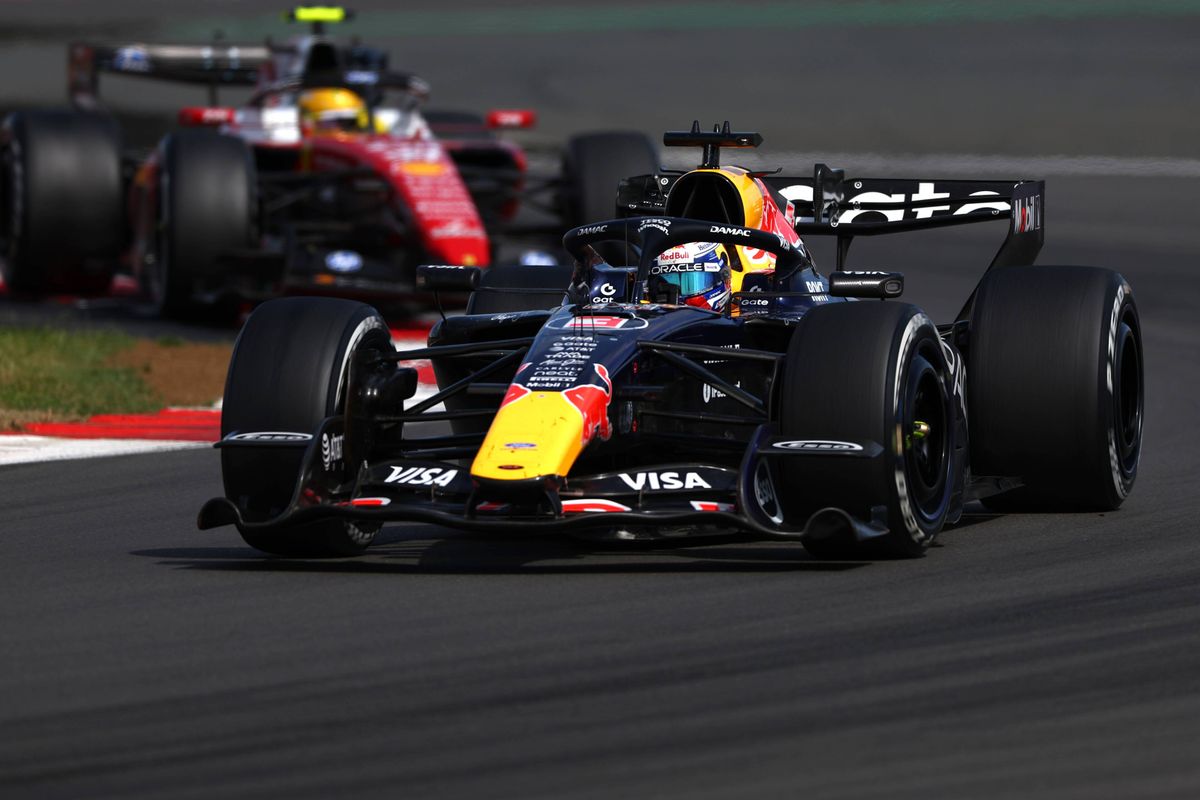 Verstappen en Hamilton werden met lach gespot na kritiek: "Toch nog wel"