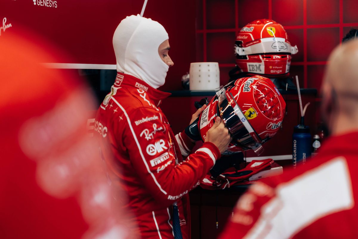 Ondertussen in F1 | Zware crash van Leclerc zorgt voor rode vlag
