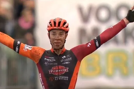 Sweeck wint voor vierde jaar op rij de GP Pelt, Van der Haar mee op het podium