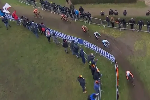 Vermeersch deelt de lakens uit in Ardooie, Merlier is derde in eerste veldrit