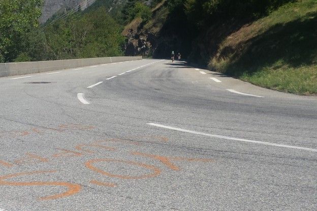 Giro laatste kunststukje voor Cunego, Losada bergt fiets per direct op