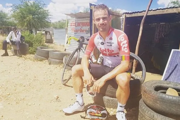 Bizarre voorbereiding Giro-tijdrit Campenaerts; darmspoeling vlak voor start