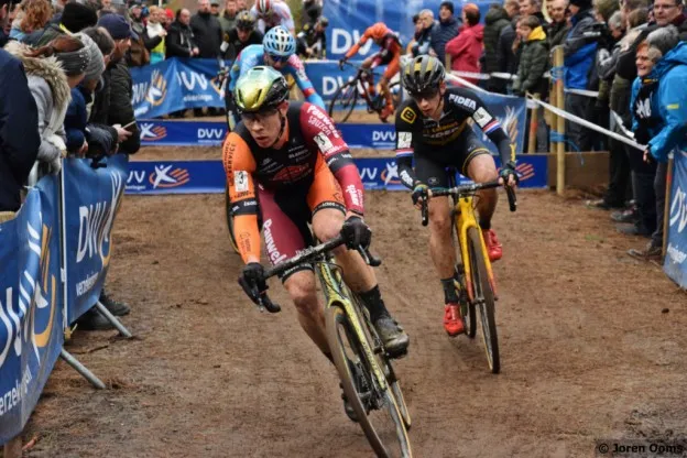 Sweeck en Kaptheijns starten crossseizoen met zege, Verschueren morele winnaar