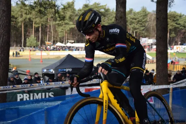 Van der Haar waarschuwt Van der Poel: 'Eli rijdt op het niveau van Mathieu'