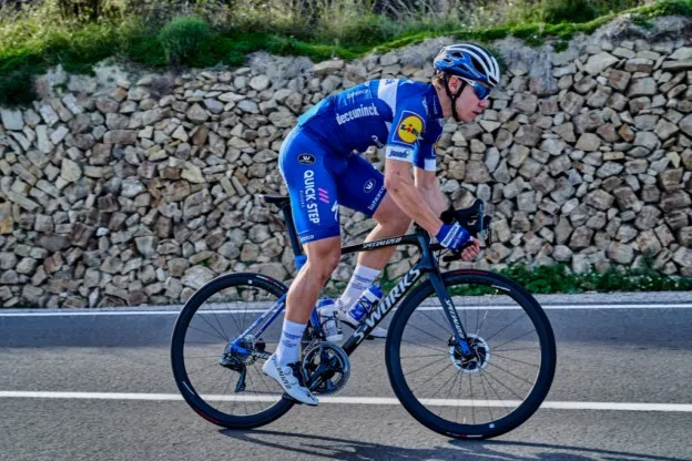 Jakobsen sprint naar ritwinst in California; Van Garderen zwijnt dankzij jury