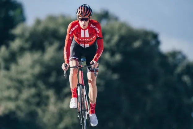 [Update] Tusveld maakt rentree in Dauphiné na in Parijs-Nice opgelopen kaakbreuk