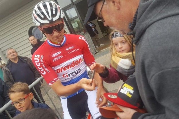 Dumoulin: 'Van der Poel nu in de Giro? No way. Bergop komt hij tekort'