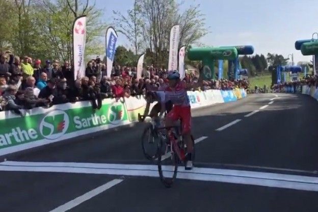 Vendrame wint laatste etappe in Sarthe, aanvallende Van der Poel vijfde