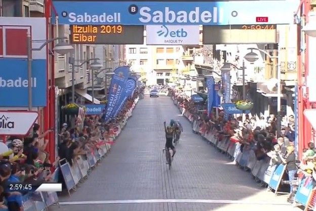 [Update] Izagirre wint Baskenland, etappe voor Yates; Buchmann toch op podium