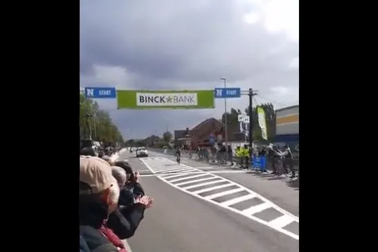 Ondertussen in het peloton | Kritiek op junior na opmerkelijke juichactie
