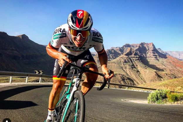 Ackermann wint vlak voor Ewan en Viviani de tweede etappe in de Giro d'Italia