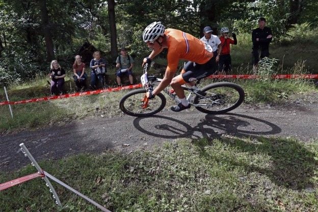 Van der Poel wint ticket voor Tokio na tweede plek bij wereldbeker Albstadt