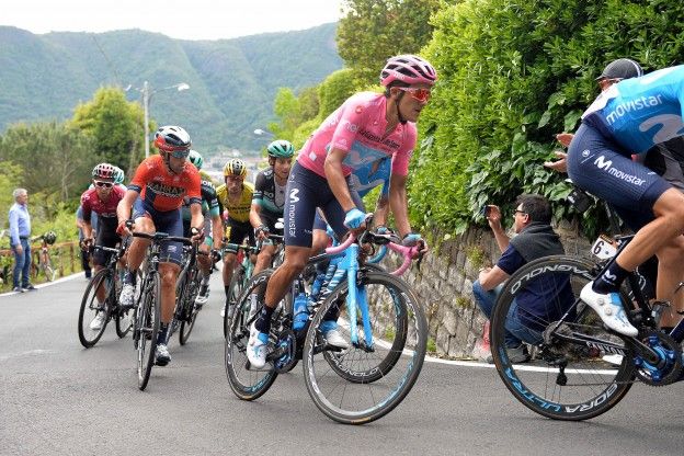 Movistar voorzichtig over Giro-eindzege: 'Nog minuut pakken voor tijdrit'