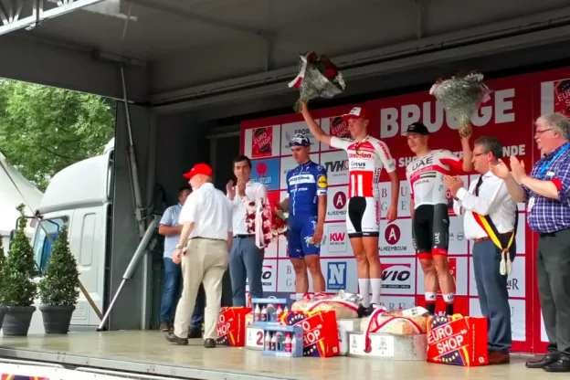 Jakobsen kan werk van ploeg net niet afmaken, Merlier wint Elfstedenronde