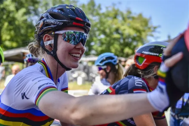 Van der Breggen soleert naar WorldTour-zege in Grand Prix de Plouay