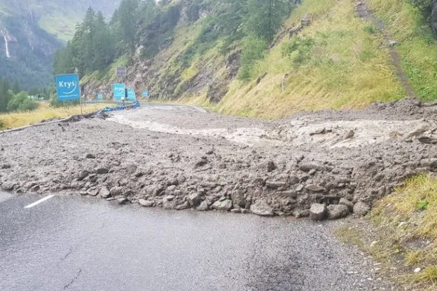 Tien tweets over neutralisatie in Tour: Beelden van noodweer en Tour beslist?