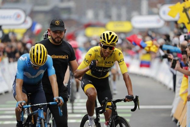 Bernal twijfelt: 'De Tour is belangrijker, maar de Giro is aantrekkelijker'