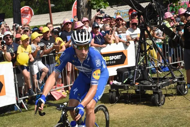 Viviani pakt recordzege: 'Record pakken in deze trui is de kers op de taart'