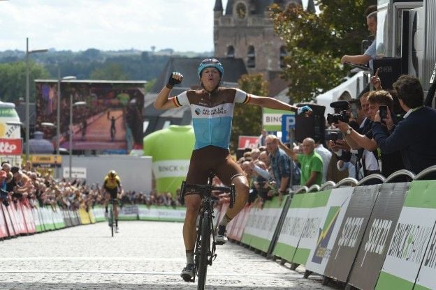 Naesen klopt Van Avermaet in sprint Binckbank Tour, De Plus wint klassement