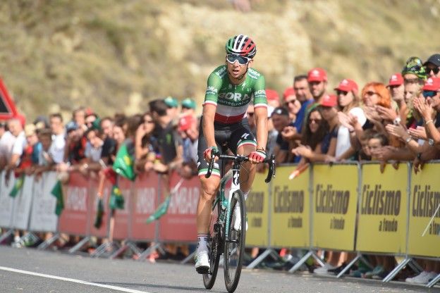 Emotionele Formolo verlaat Vuelta: 'Op de fiets huilde ik van de pijn'