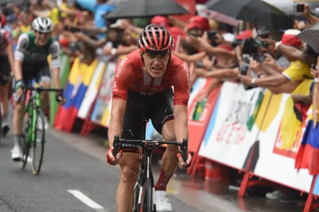 Arndt beloont Sunweb met zege etappe 8 na val koploper Tusveld; Edet pakt rood
