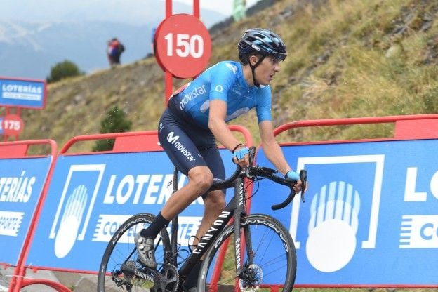 Soler rondt beulswerk Movistar af in Vuelta, Dumoulin verliest meer tijd