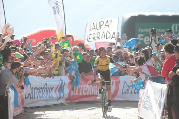 Kuss in UAE Tour voor eerste maal kopman Jumbo-Visma: 'Het vertrouwen is er'