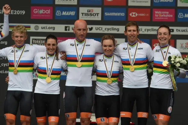 Nederland haalt eerste WK-titel binnen door Duitsland te verslaan op Mixed Relay
