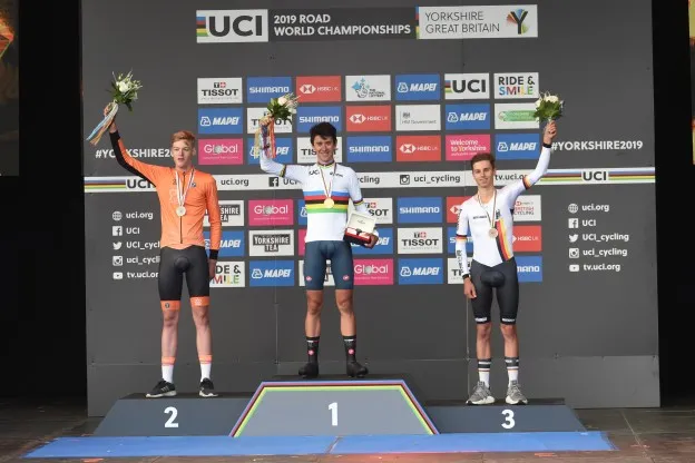 Leijnse verovert zilver op tijdrit junioren achter ontketende pechvogel Tiberi