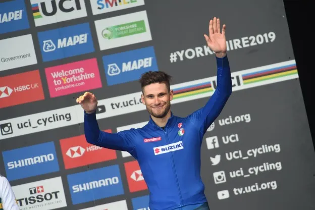 Ontketende Ganna snelt naar wereldtitel tijdrijden, Van Aert pakt zilver