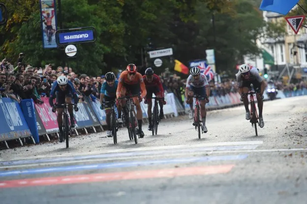 Jury ontneemt Eekhoff wereldtitel na plakbidon, Battistella nieuwe winnaar