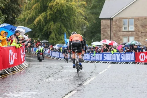 Van der Poel tóch in voetsporen Zoetemelk: 'Dan voel je helemaal niks meer'