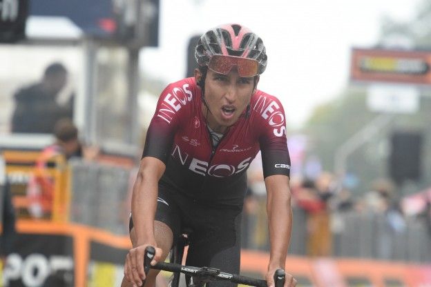 Critérium de Dauphiné etappe 3 | Bernal zat in de problemen volgens Sivakov