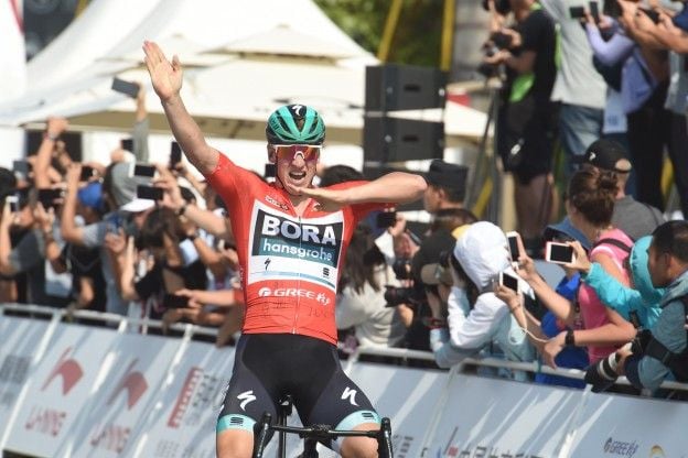 Ackermann verrast Ewan en Groenewegen in eerste sprint UAE Tour