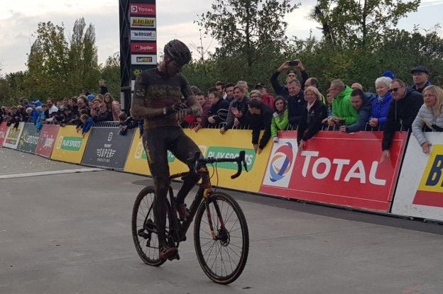 Eerste veldritnederlaag na 35 wedstrijden voor Van der Poel; Aerts wint