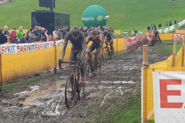 UCI openbaart nieuwe kalender Wereldbeker veldrijden; 14 manches