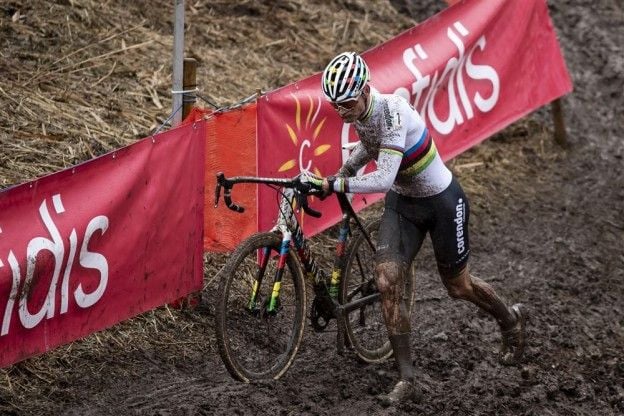 Van der Poel niet in paniek na zeldzame nederlaag: 'Wist waar het vandaan kwam'