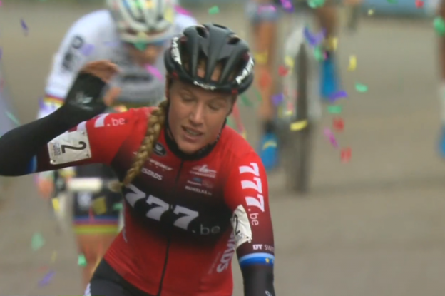 Annemarie Worst sprint het snelste in de avondcross van Diegem