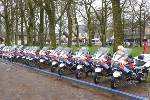 Zonneveld geeft 'Nederlandse insteek wielersport' veeg uit de pan: 'Willen als land lekker kunnen pronken'