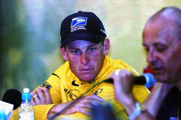 Armstrong spoort renners aan: 'Neem de macht in het peloton terug'