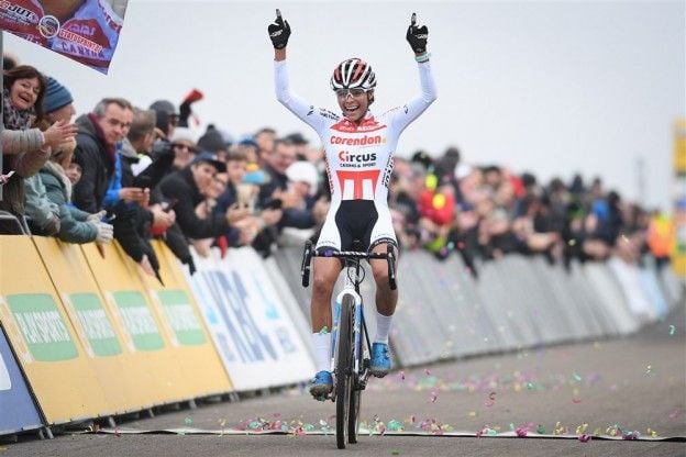 Alvarado schenkt Alpecin-Fenix meteen eerste zege met imponerende solo