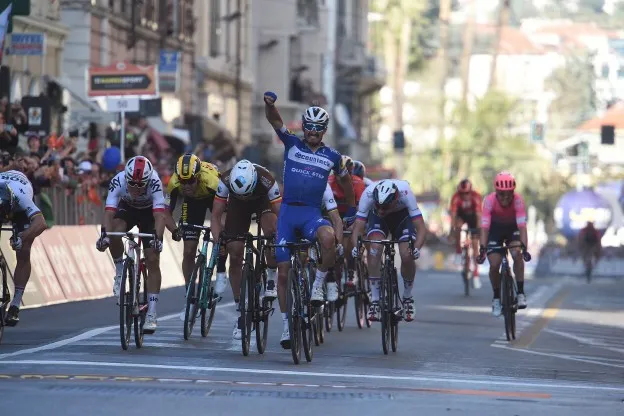 Cyclingtips laat lezers Milaan-Sanremo van binnen het peloton beleven